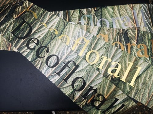 Bedrukt lint Greenleaf Viburnum met Metallic Gouden opdruk 70 mm 80 cm