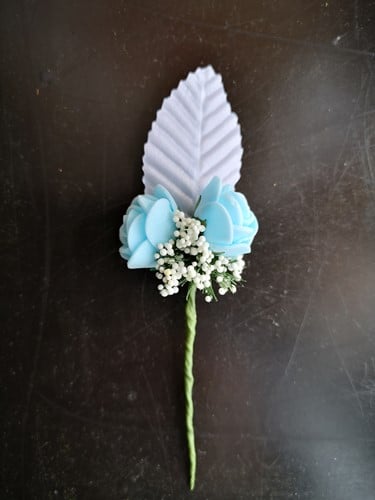 Corsage Simply ZachtBlauw / Aqua en Wit blaadje Maatwerk