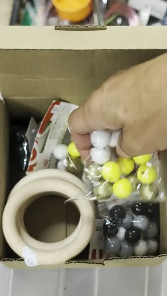 Restantenbox Houten ringen, kralen Bekijk video voor inhoud  