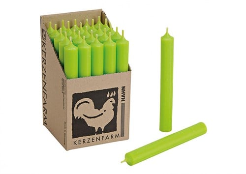 [A-019258] Staafkaarsen Doorgekleurd Appelgroen 25 stuks doos