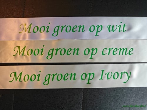 [A-025979] Bedrukt lint Wit met Groene opdruk 70 mm 80 cm