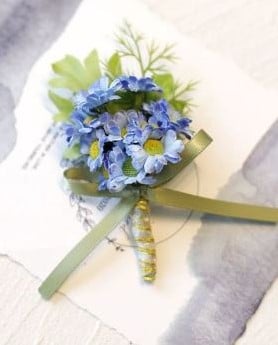 [A-024764] Luxe Corsage Vergeet me nietjes Boutonnière op pinclip met speld